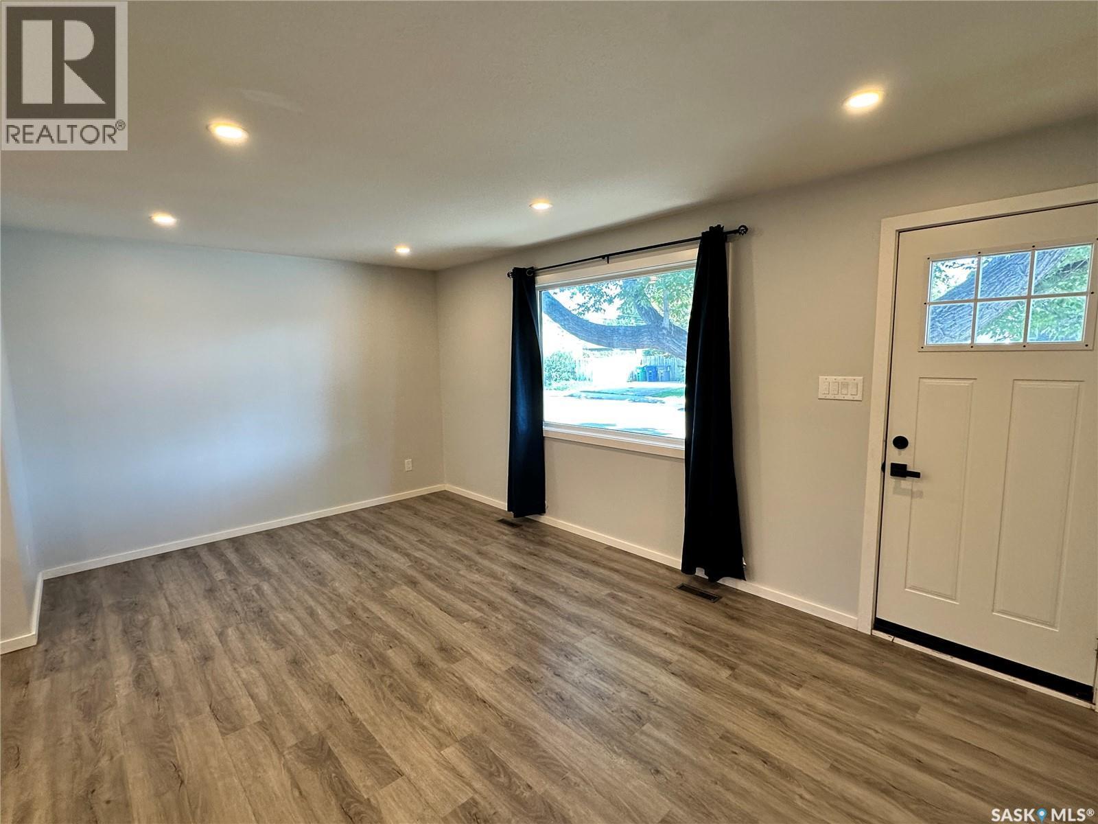 400 Gray Avenue, Saskatoon, SK - Indoor Photo Showing Other Room