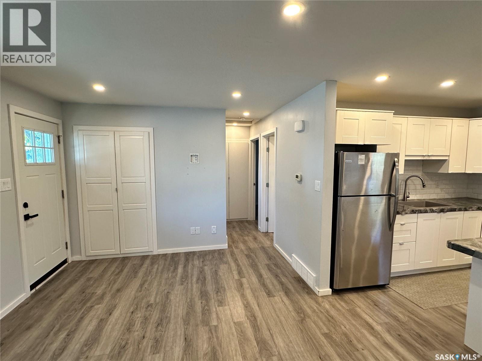 400 Gray Avenue, Saskatoon, SK - Indoor Photo Showing Kitchen