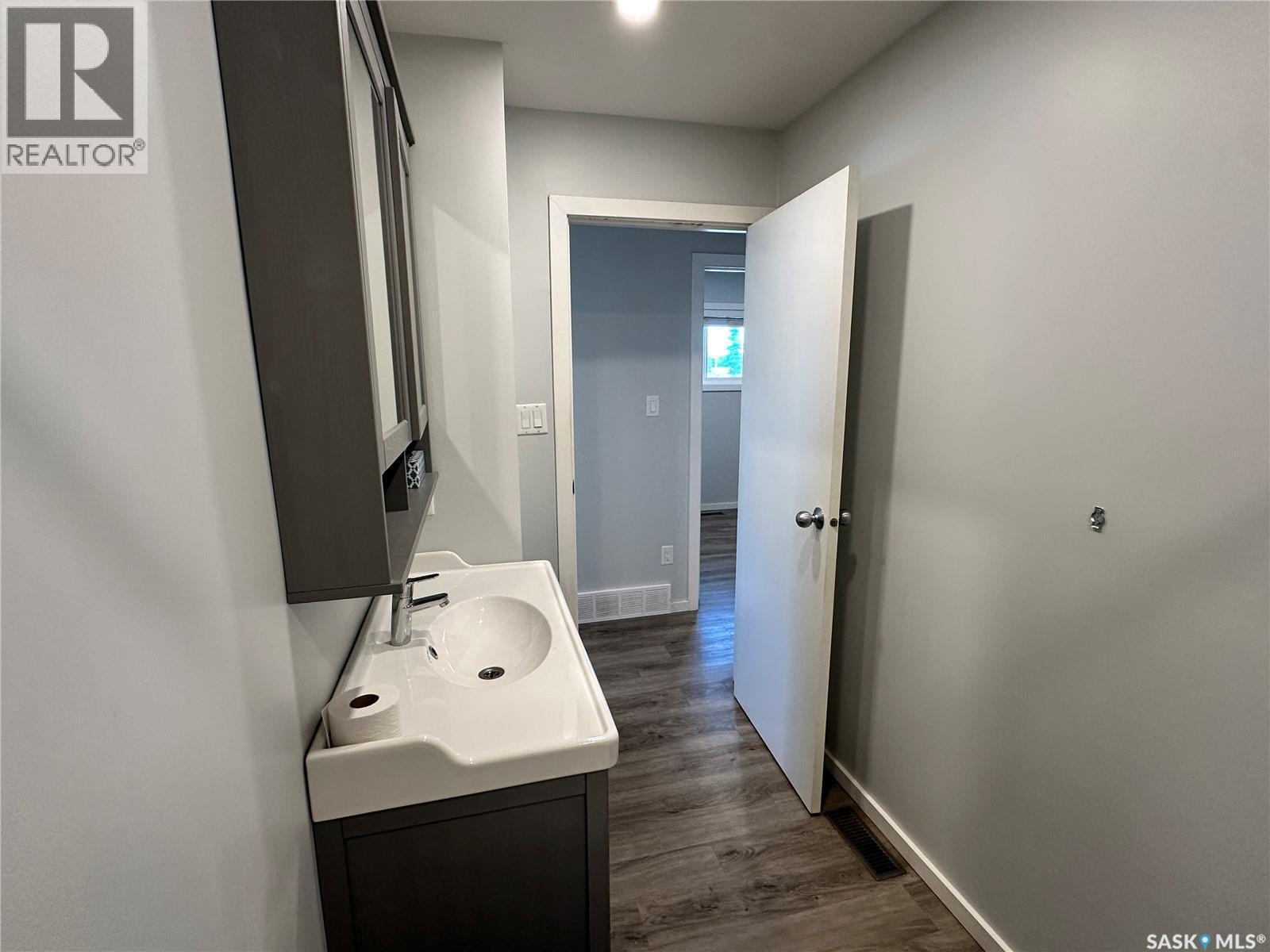 400 Gray Avenue, Saskatoon, SK - Indoor