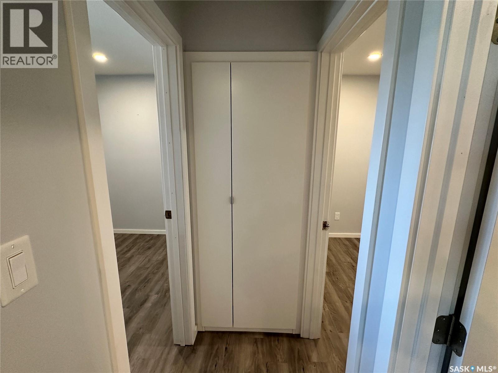 400 Gray Avenue, Saskatoon, SK - Indoor