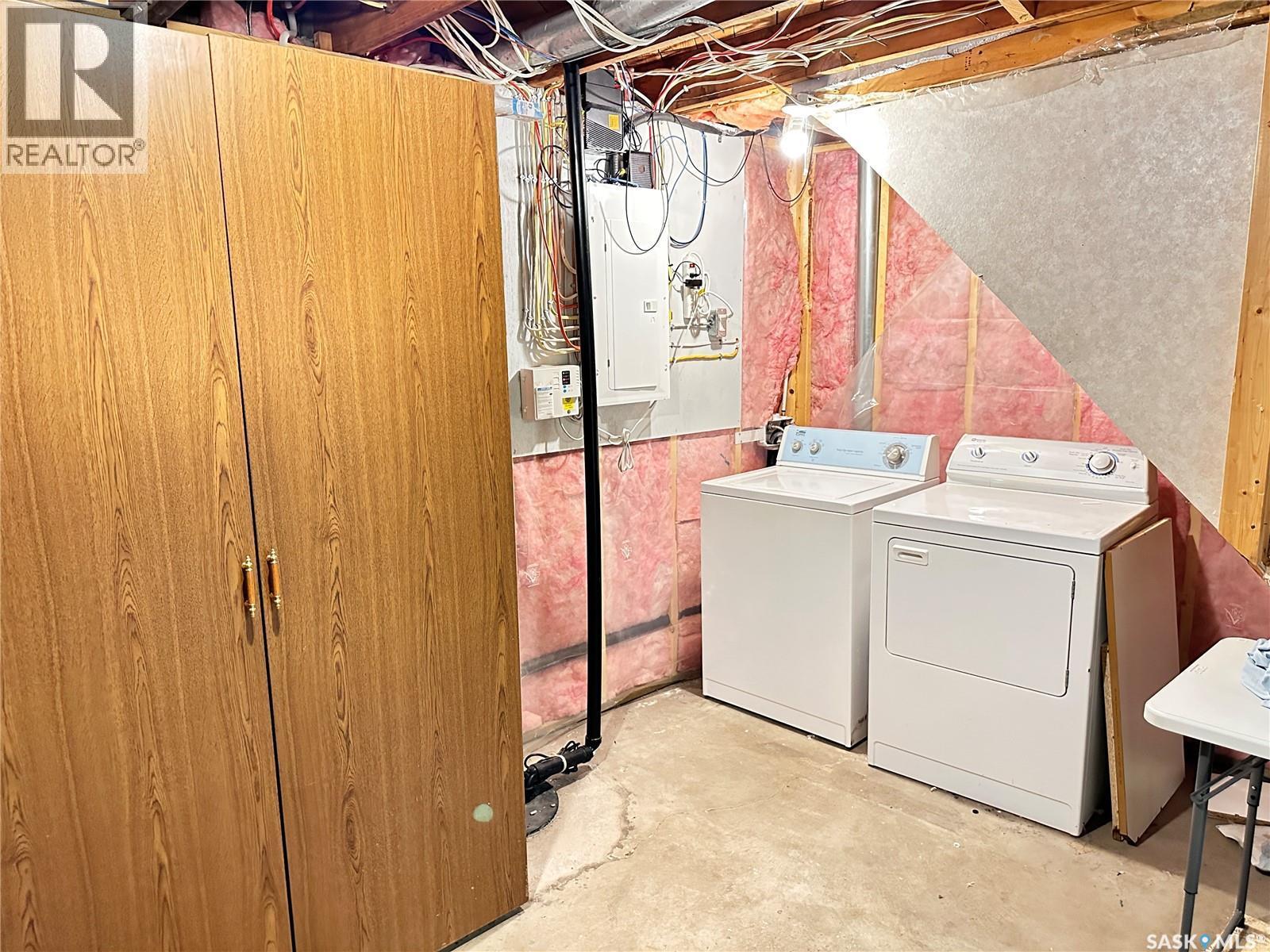 400 Gray Avenue, Saskatoon, SK - Indoor Photo Showing Laundry Room