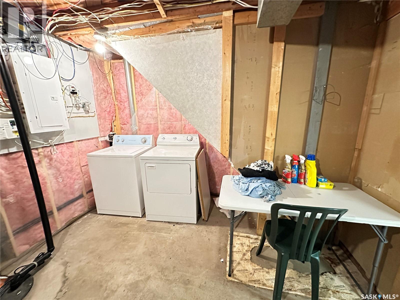 400 Gray Avenue, Saskatoon, SK - Indoor Photo Showing Laundry Room