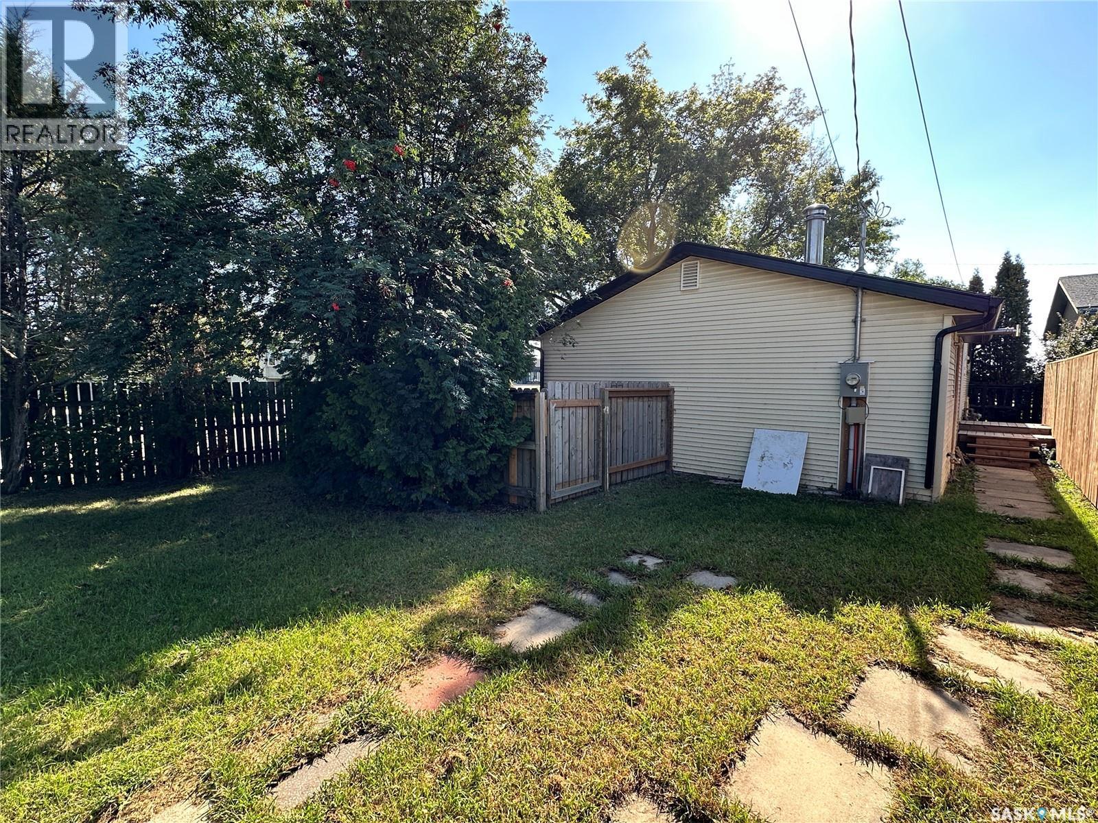 400 Gray Avenue, Saskatoon, SK - Outdoor