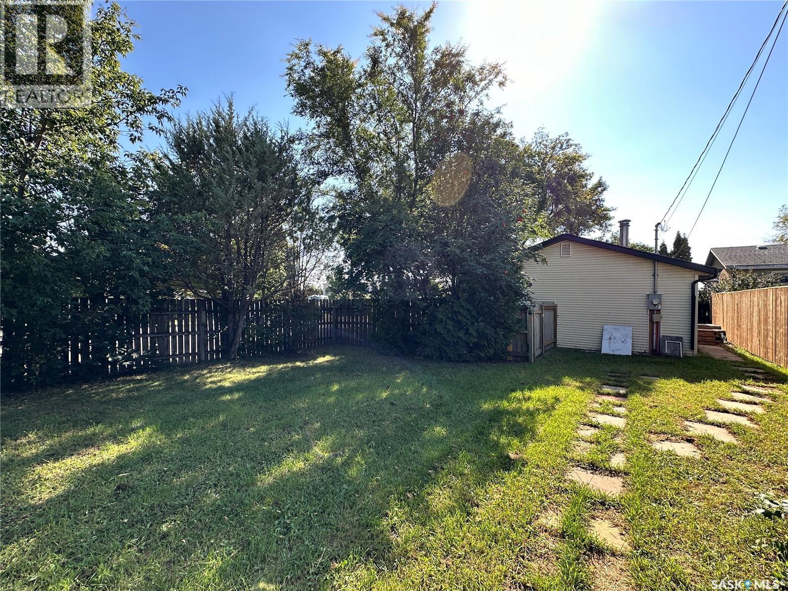 400 Gray Avenue, Saskatoon, SK - Outdoor