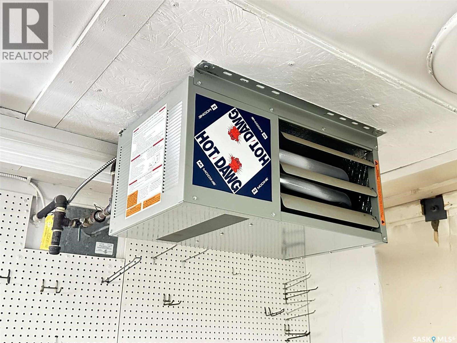 400 Gray Avenue, Saskatoon, SK - Indoor Photo Showing Other Room