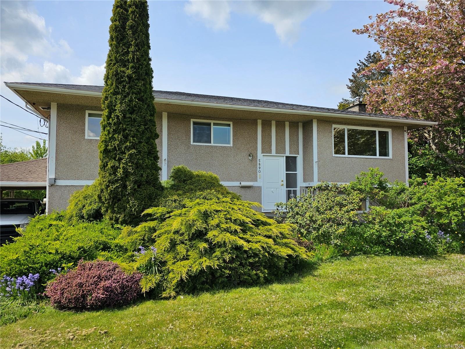 5890 Chesterfield Ave, Duncan, BC