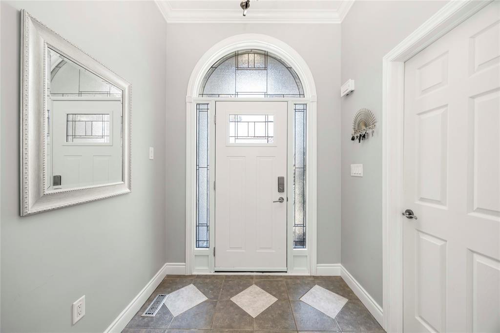 809 Second Crescent, Plympton-Wyoming, ON