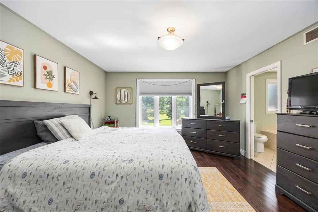 809 Second Crescent, Plympton-Wyoming, ON