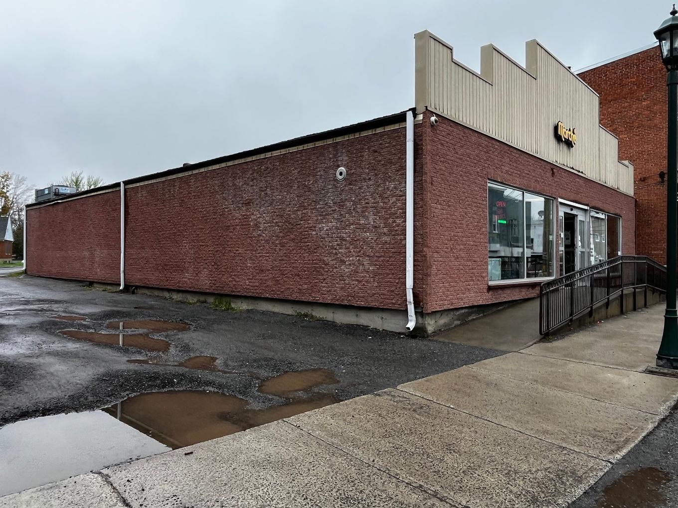 Frontage - 96 - 100 Rue Châteauguay, Huntingdon, QC