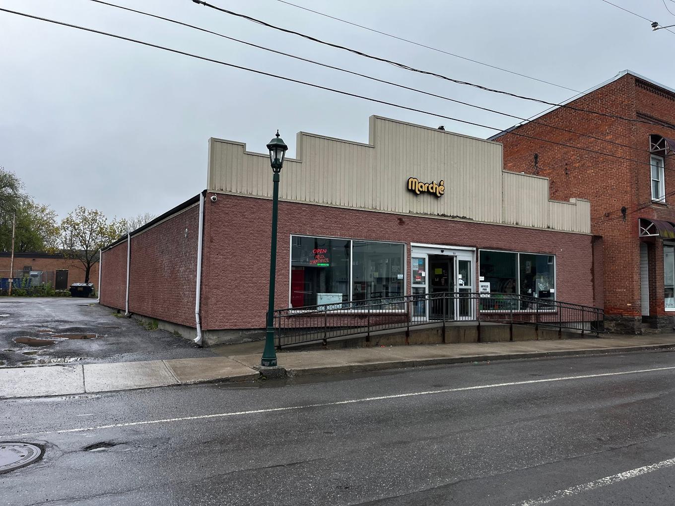 Frontage - 96 - 100 Rue Châteauguay, Huntingdon, QC
