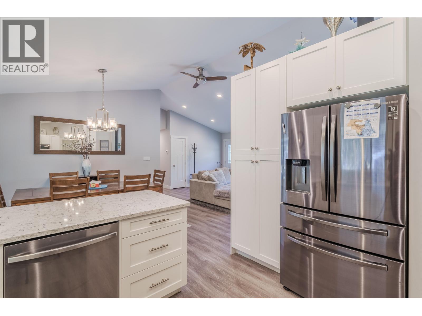 5310 Kallum Drive, 108 Mile Ranch, BC - Indoor Photo Showing Kitchen