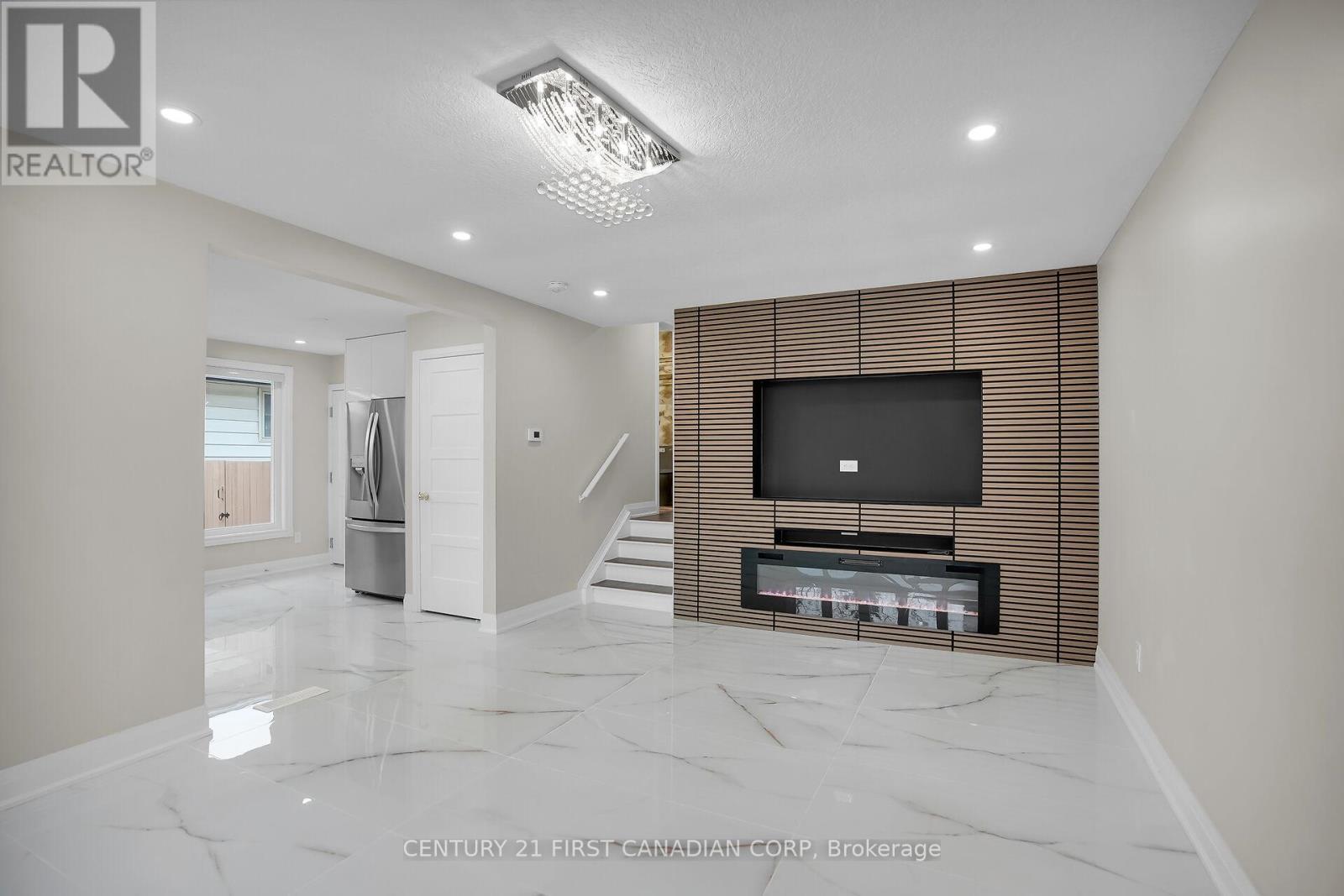 Main Floor - 1046 Jalna Boulevard, London South (South X), ON - Indoor Photo Showing Other Room