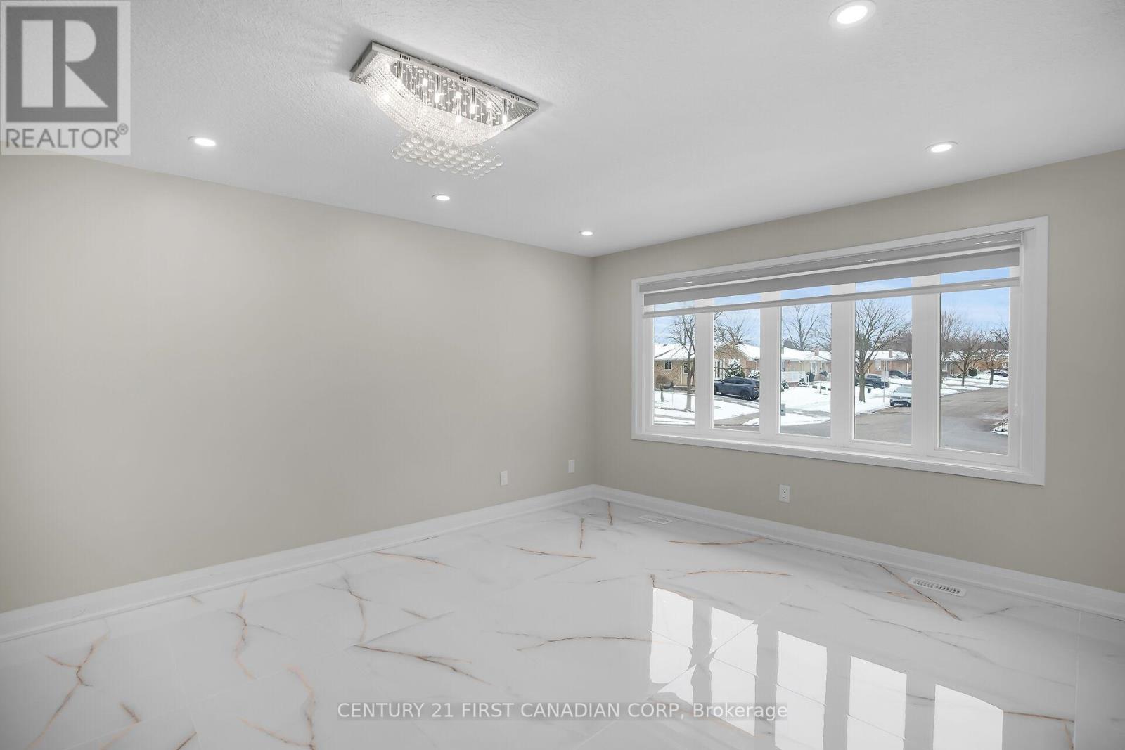 Main Floor Living Rm - 1046 Jalna Boulevard, London South (South X), ON - Indoor Photo Showing Other Room