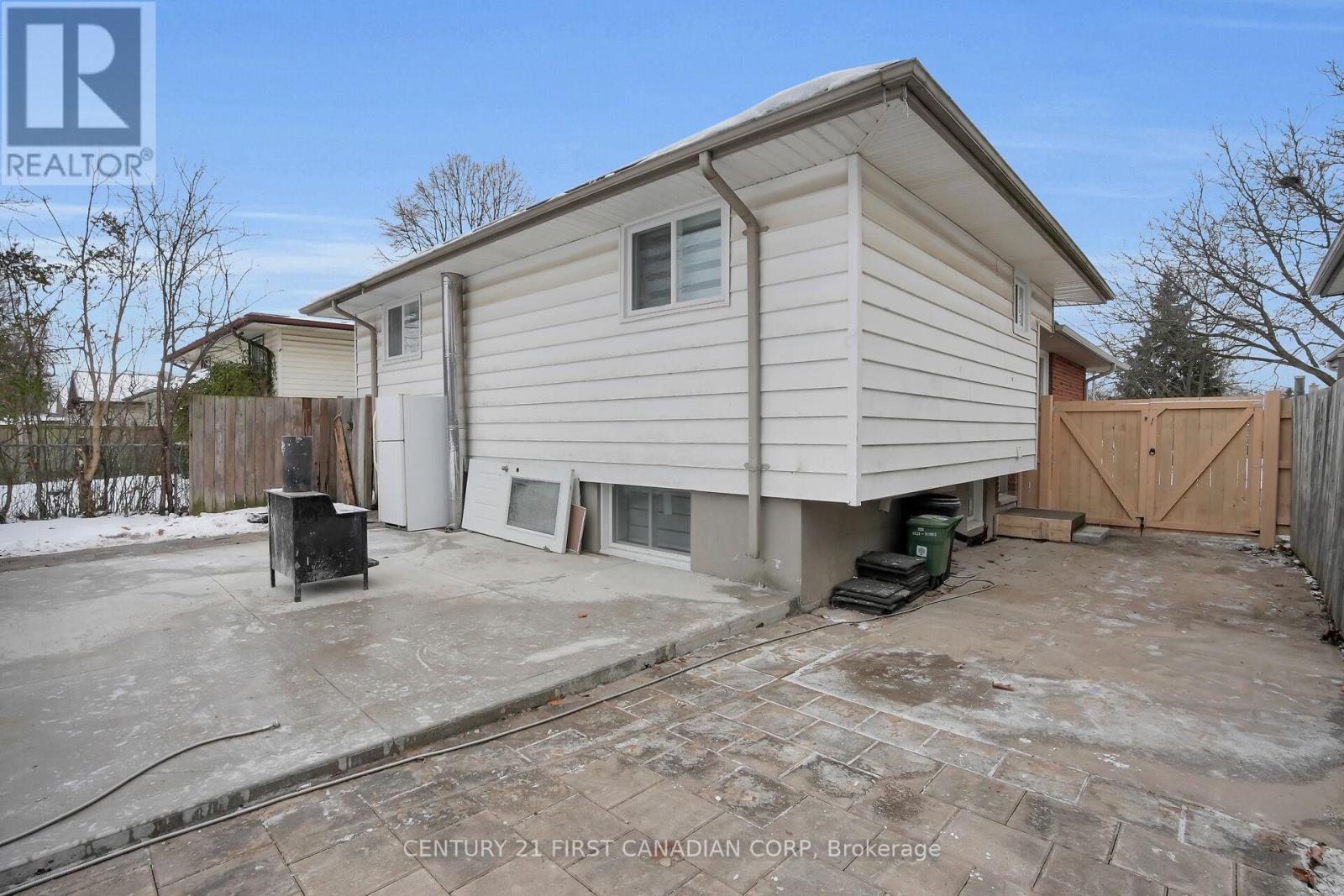 Huge backyard - 1046 Jalna Boulevard, London South (South X), ON - Outdoor With Exterior