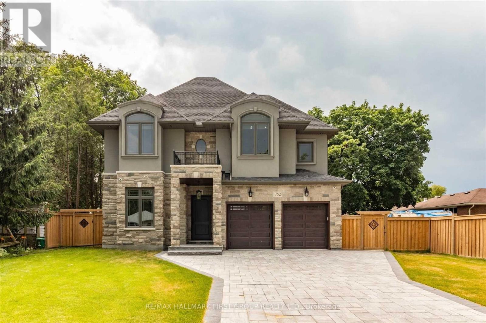 752 Hillview Crescent, Pickering, ON - Outdoor With Facade