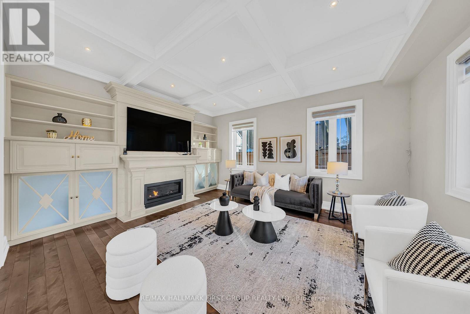 752 Hillview Crescent, Pickering, ON - Indoor Photo Showing Living Room With Fireplace