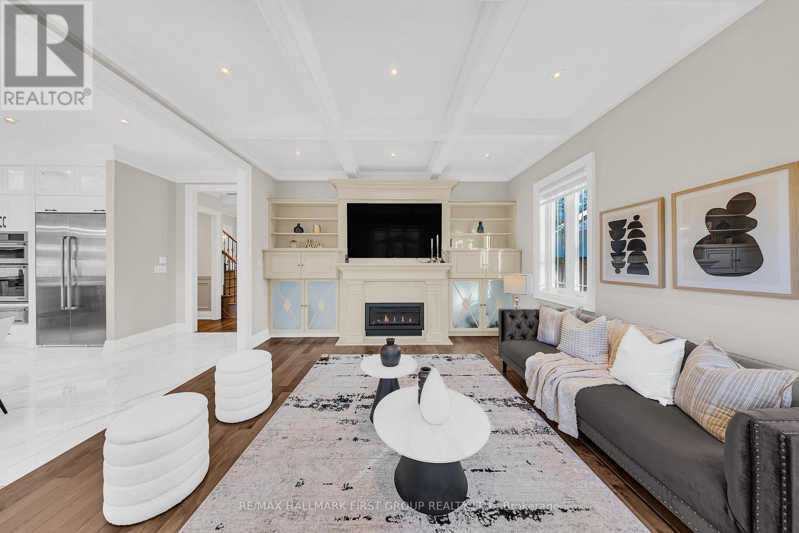 752 Hillview Crescent, Pickering, ON - Indoor Photo Showing Living Room With Fireplace