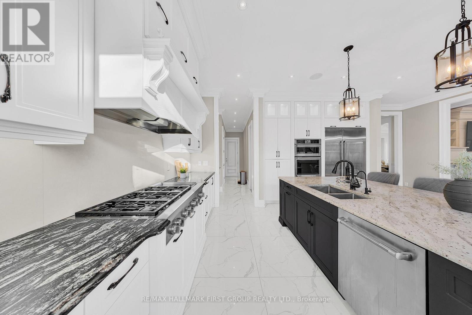 752 Hillview Crescent, Pickering, ON - Indoor Photo Showing Kitchen With Double Sink With Upgraded Kitchen