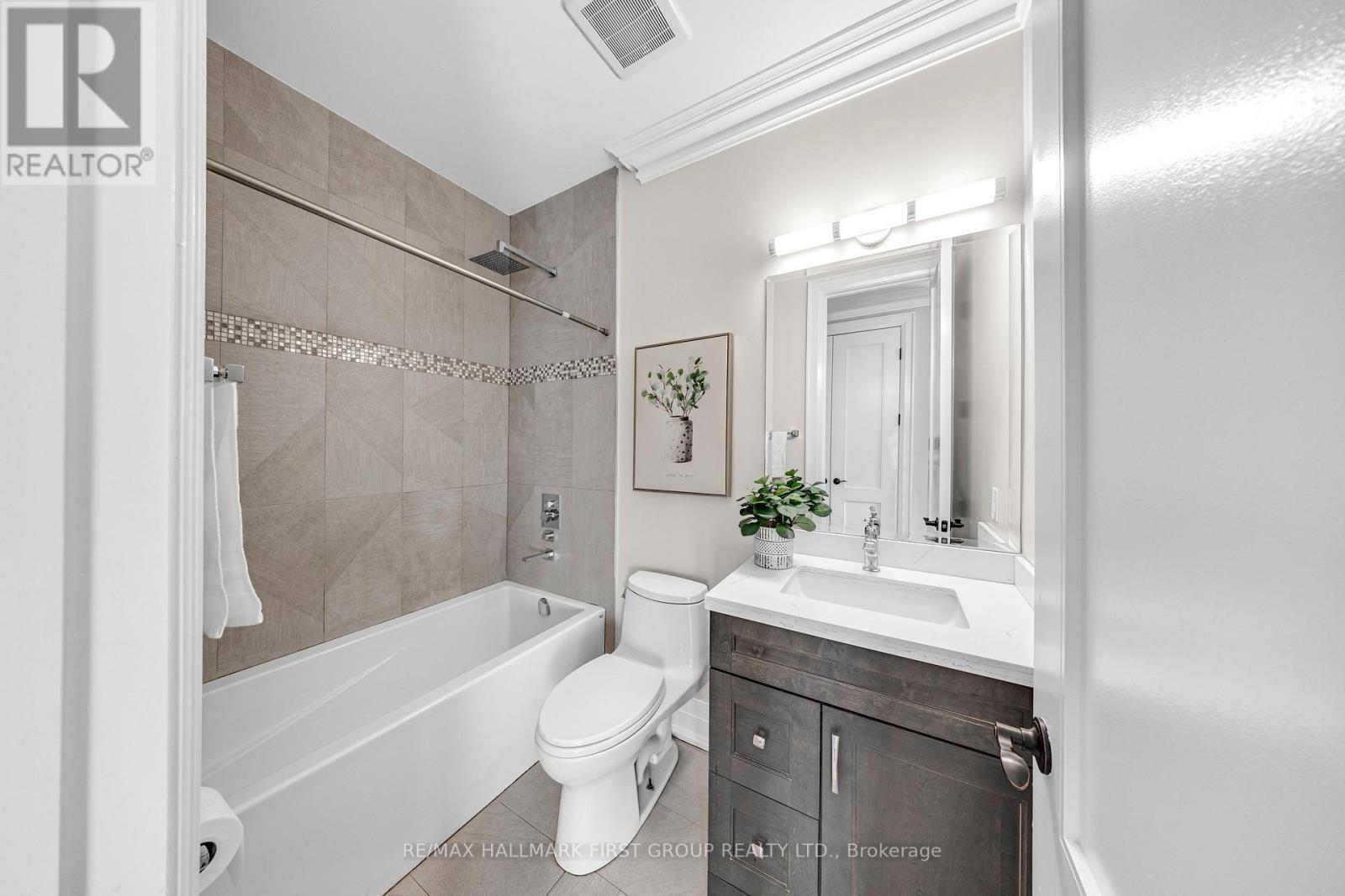 752 Hillview Crescent, Pickering, ON - Indoor Photo Showing Bathroom