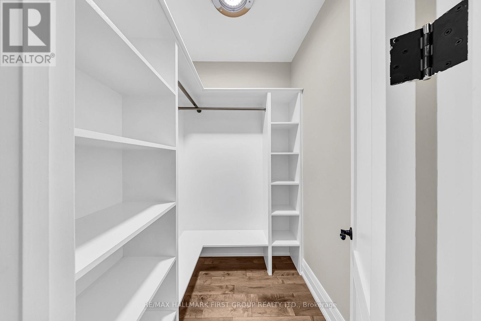 752 Hillview Crescent, Pickering, ON - Indoor With Storage