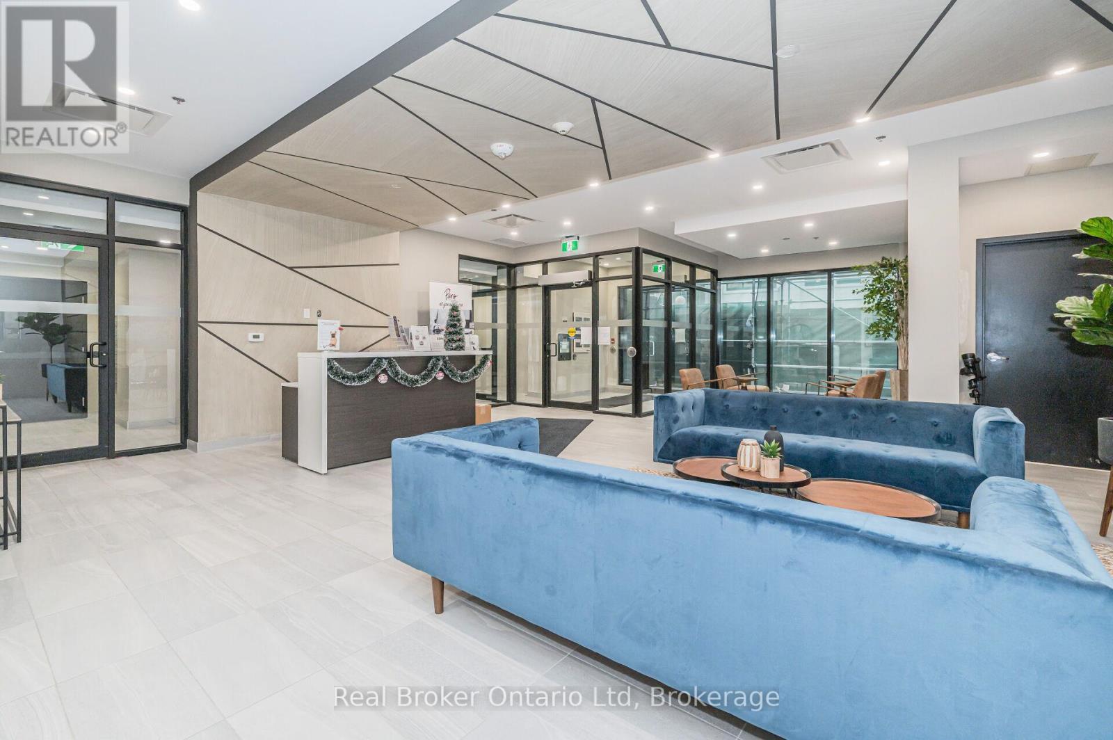 2003 - 60 Charles Street W, Kitchener, ON - Indoor Photo Showing Other Room