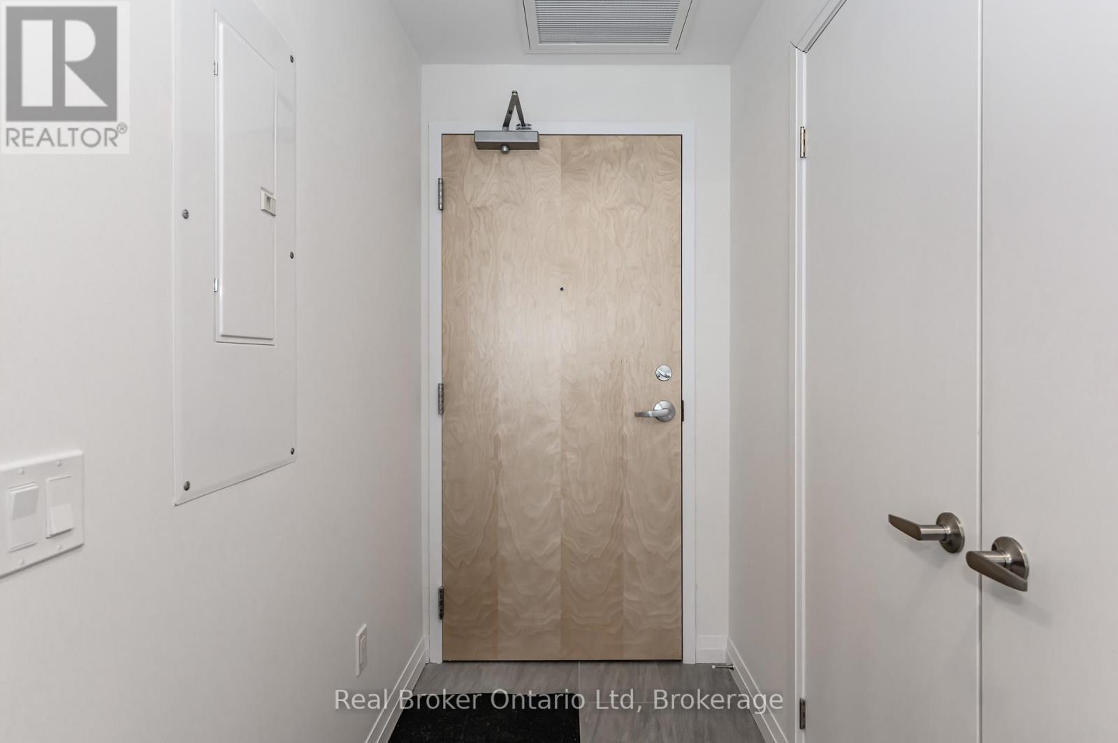 2003 - 60 Charles Street W, Kitchener, ON - Indoor Photo Showing Other Room