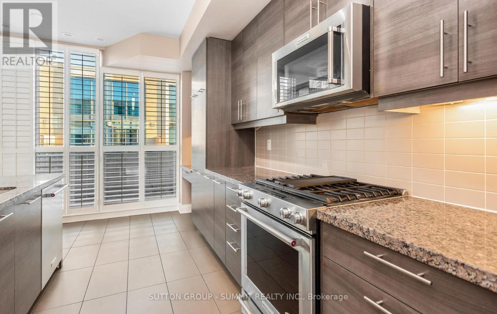 6 - 70 Littlecreek Road, Mississauga, ON - Indoor Photo Showing Kitchen With Upgraded Kitchen