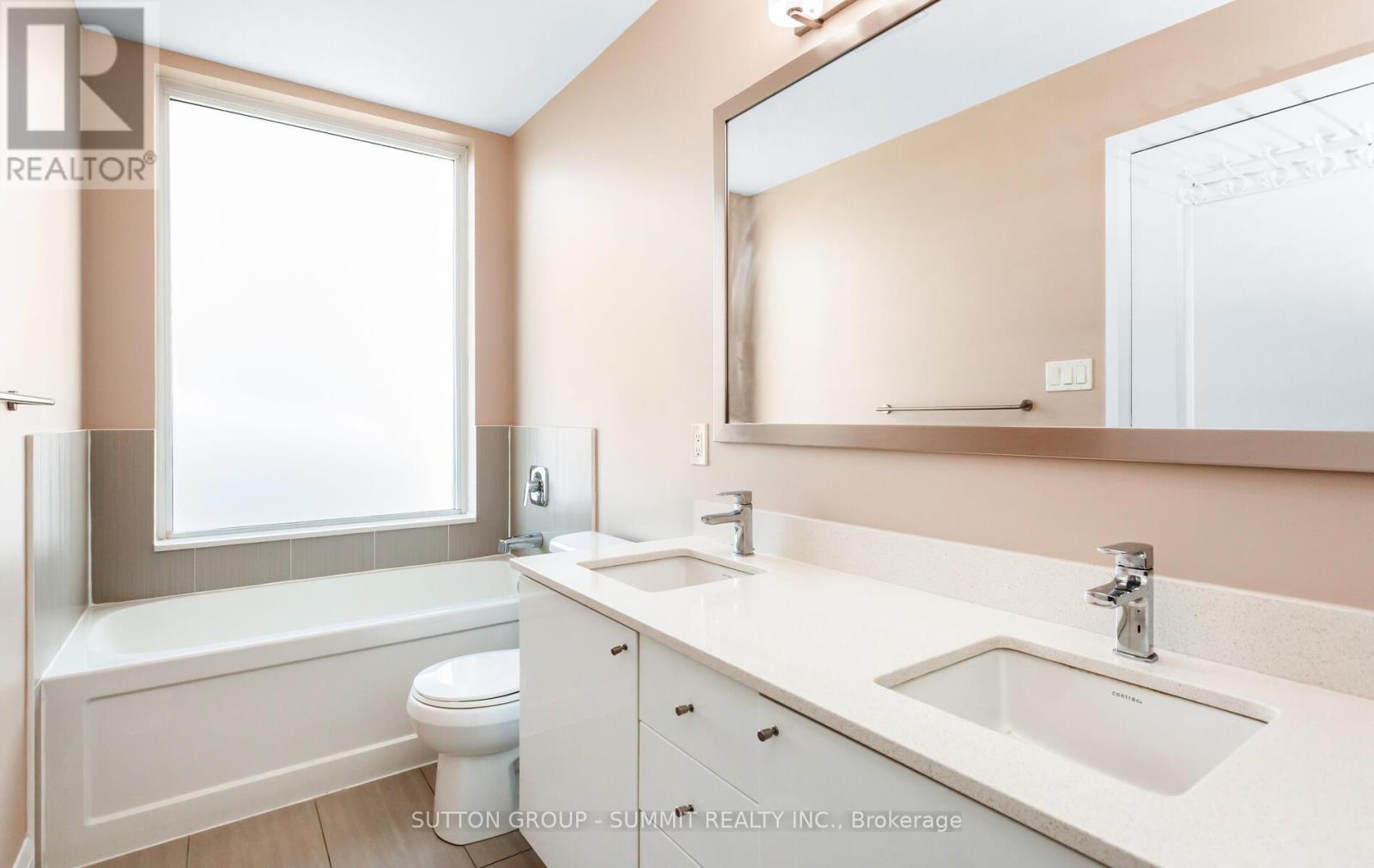 6 - 70 Littlecreek Road, Mississauga, ON - Indoor Photo Showing Bathroom