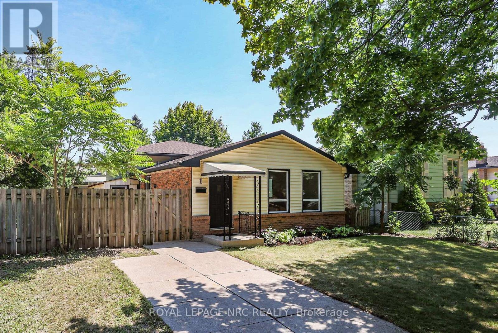 4 LEVEL NORTH-END BACKSPLIT - 1 Rainbow Drive, St. Catharines (Bunting/Linwell), ON - Outdoor