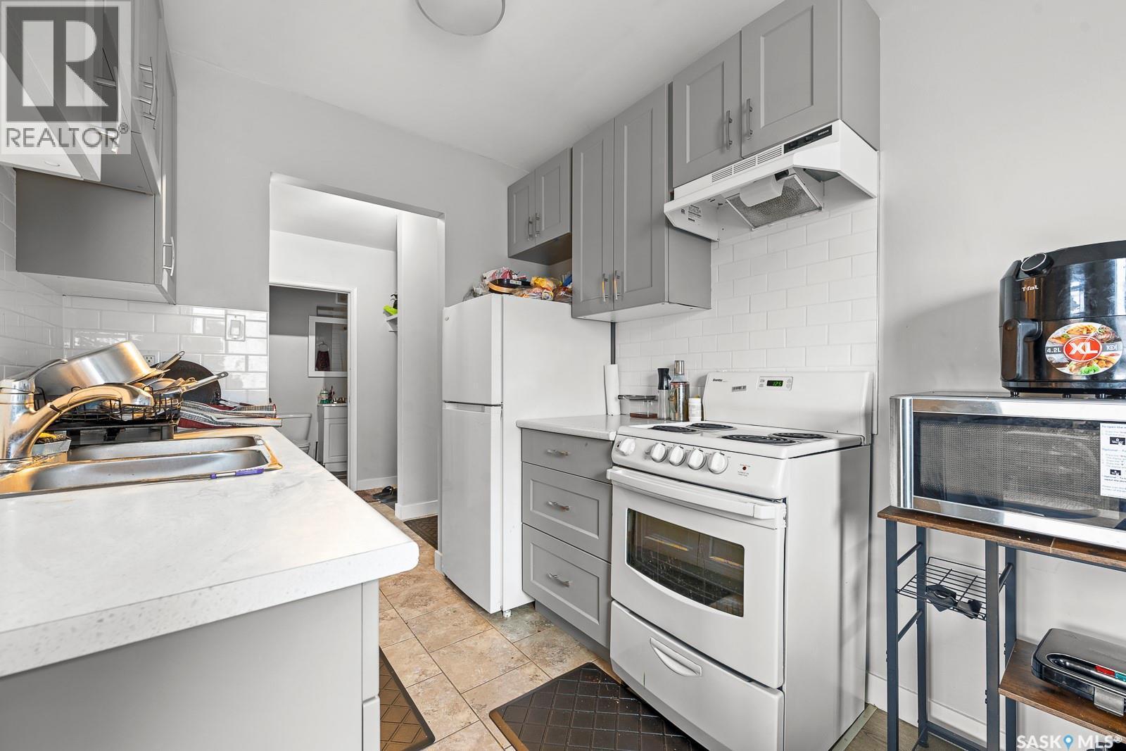 1560 Alexandra Street, Regina, SK - Indoor Photo Showing Kitchen