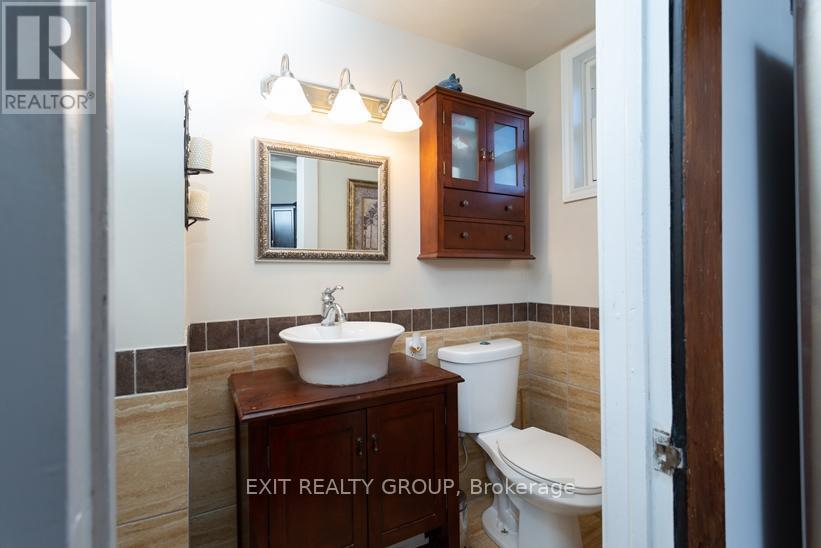 337 Dufferin Avenue, Quinte West (Trenton Ward), ON - Indoor Photo Showing Bathroom