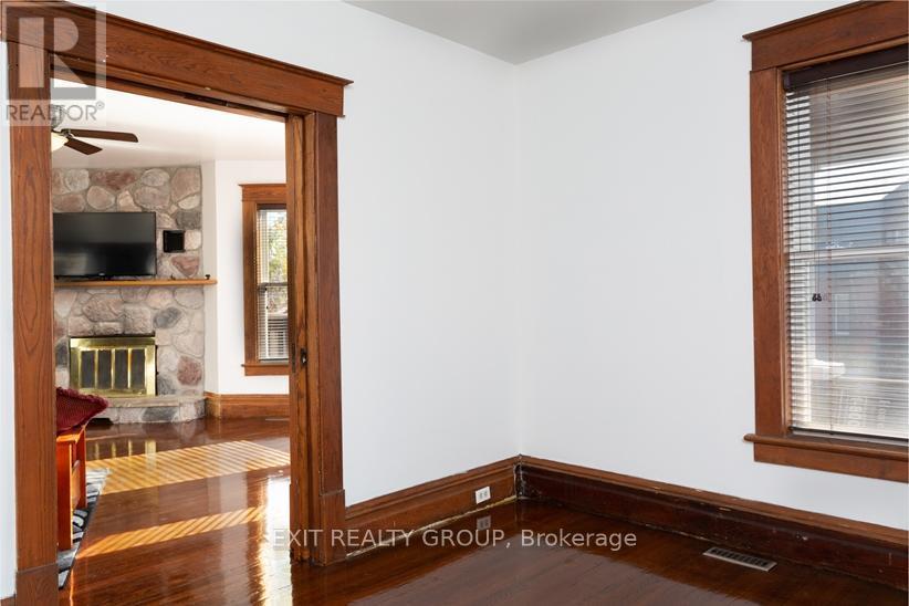 337 Dufferin Avenue, Quinte West (Trenton Ward), ON - Indoor Photo Showing Other Room With Fireplace