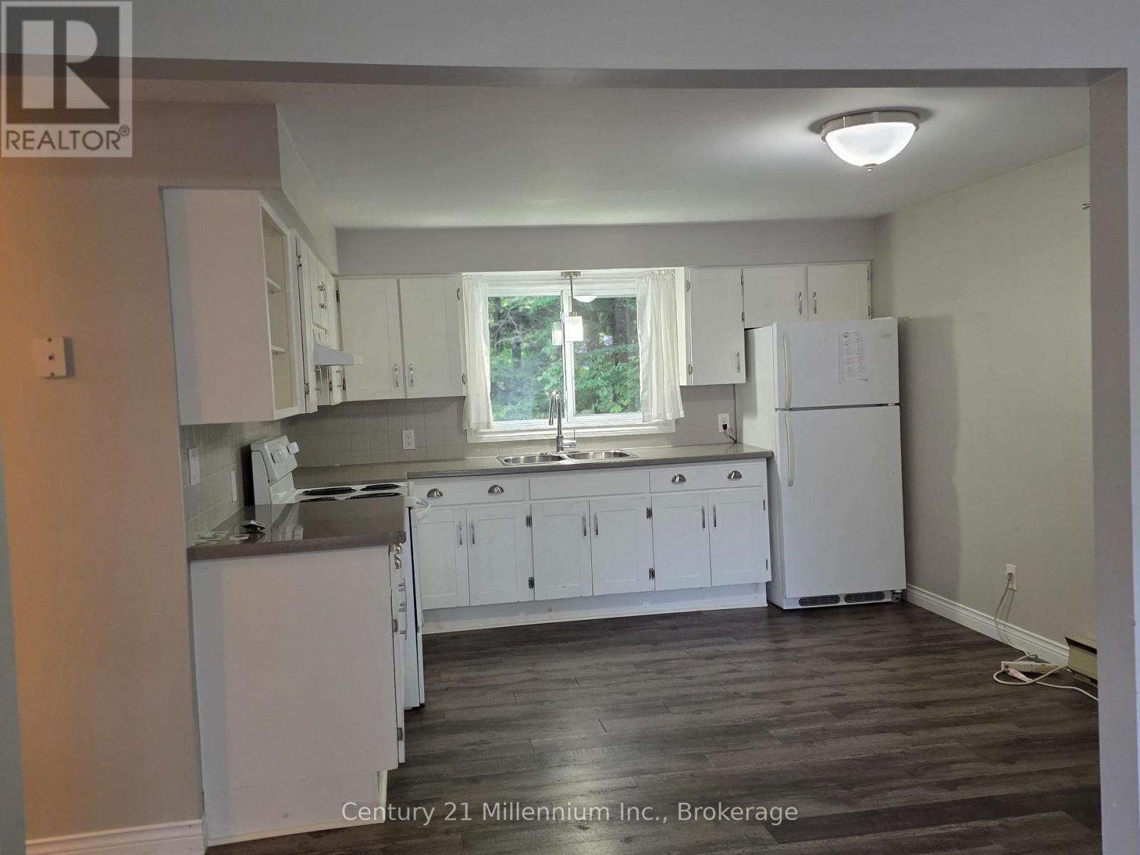 502 Ridgewood Road, Huron-Kinloss, ON - Indoor Photo Showing Kitchen With Double Sink