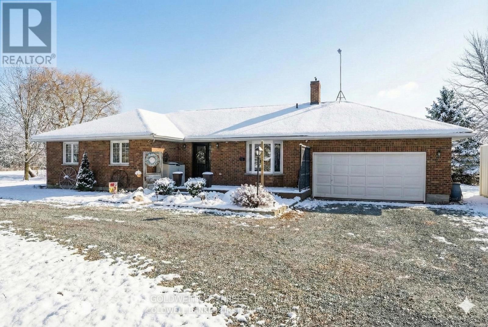 Brick bungalow on big double lot - 741 Drummond Con 12C Road, Drummond/North Elmsley, ON - Outdoor