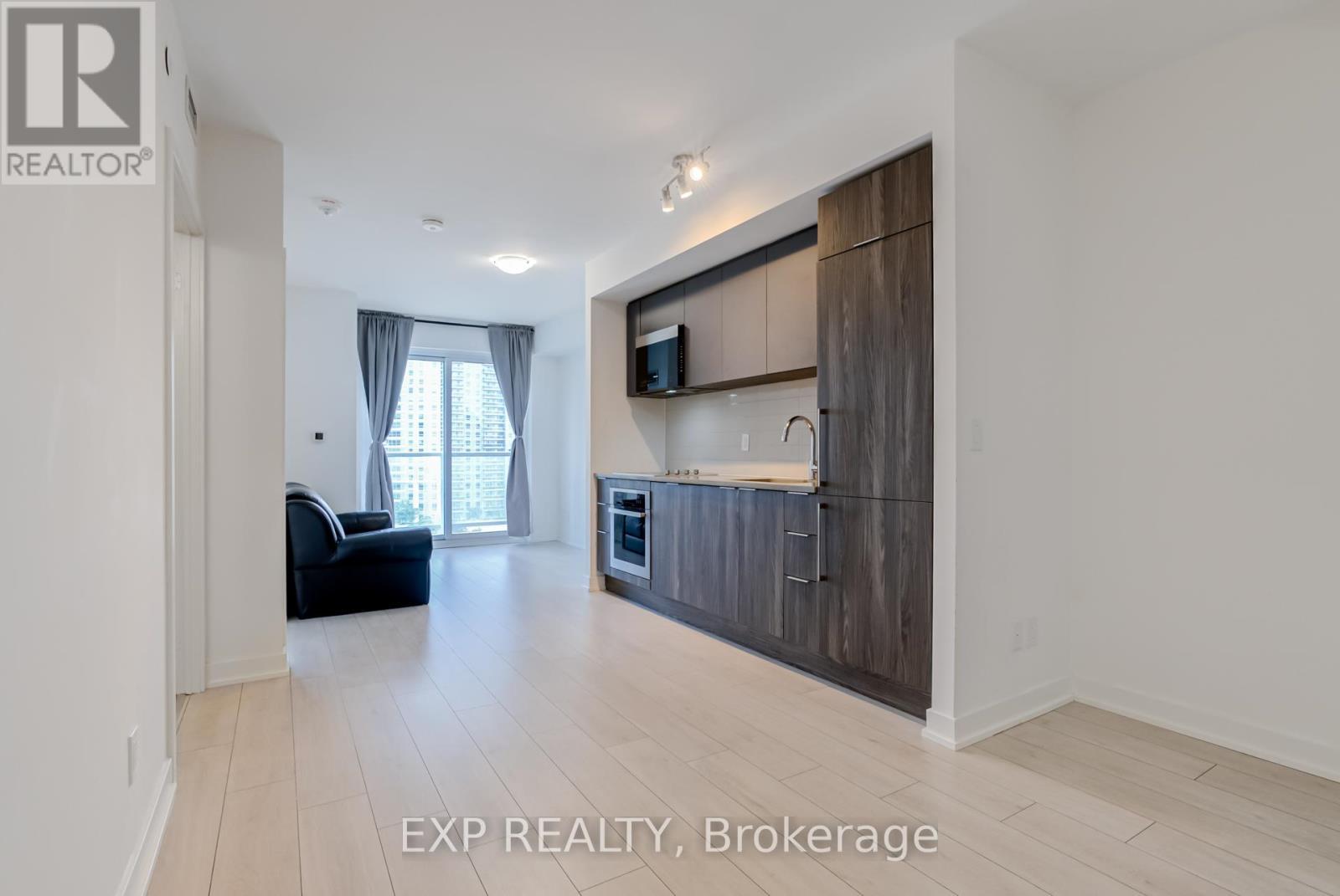 907 - 2033 Kennedy Road, Toronto, ON - Indoor