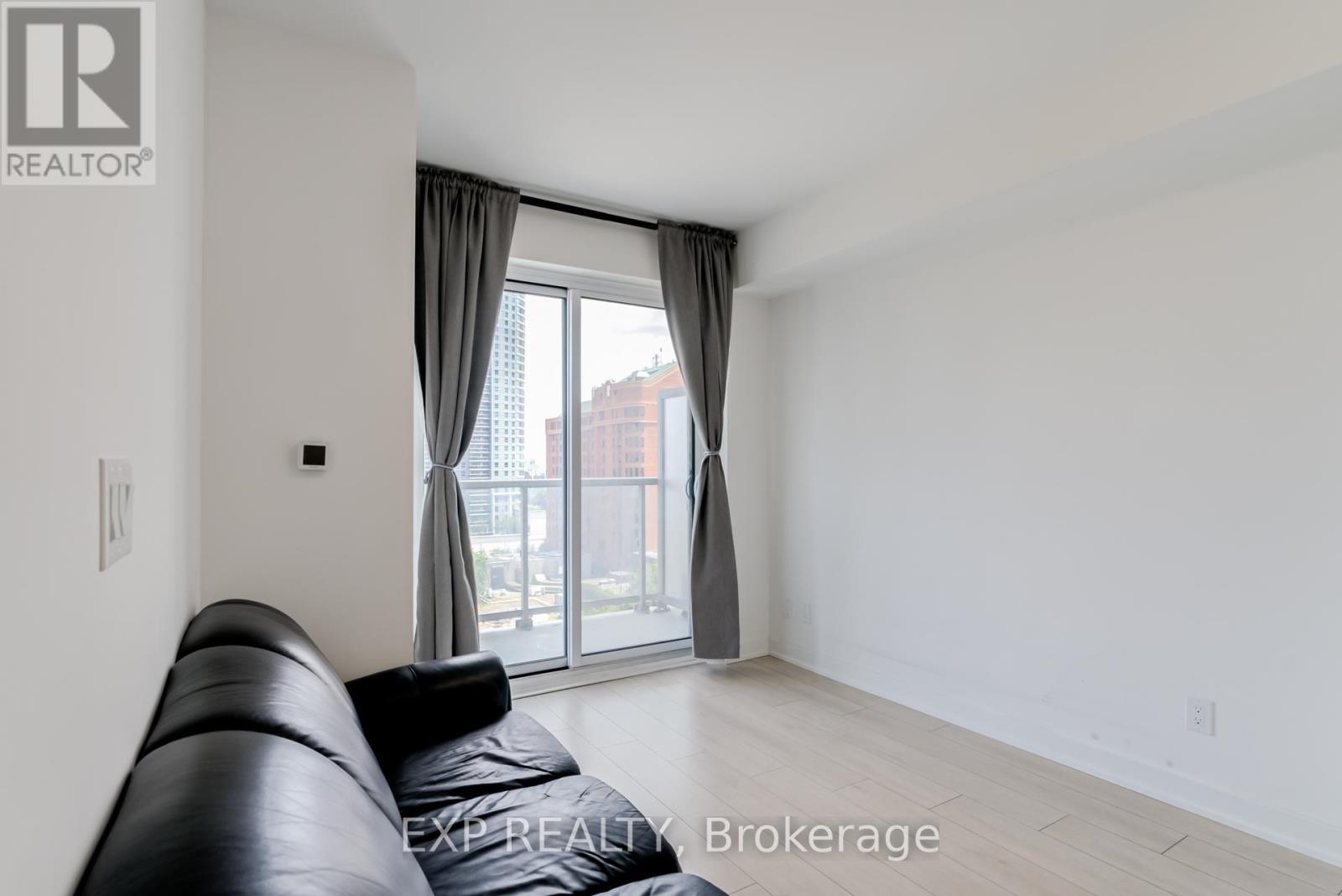 907 - 2033 Kennedy Road, Toronto, ON - Indoor Photo Showing Other Room