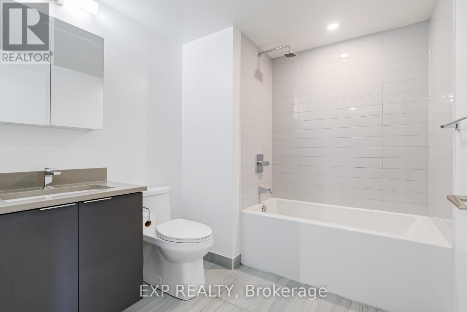 907 - 2033 Kennedy Road, Toronto, ON - Indoor Photo Showing Bathroom