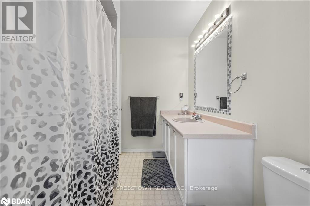 14 Corrie Crescent, Essa, ON - Indoor Photo Showing Bathroom