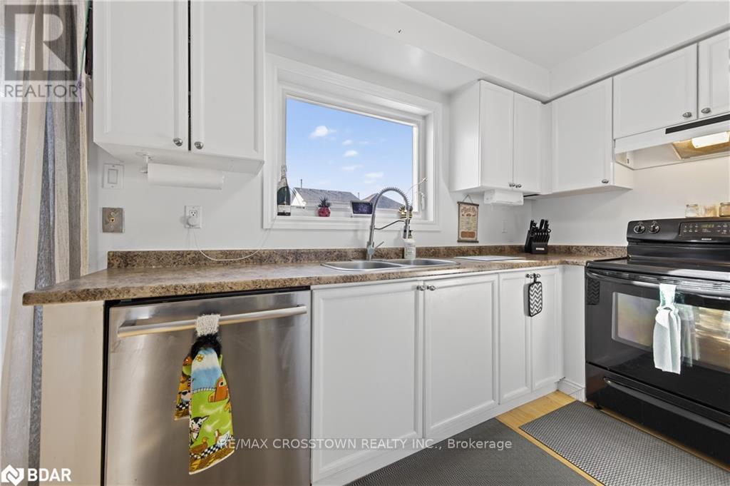 14 Corrie Crescent, Essa, ON - Indoor Photo Showing Kitchen With Double Sink