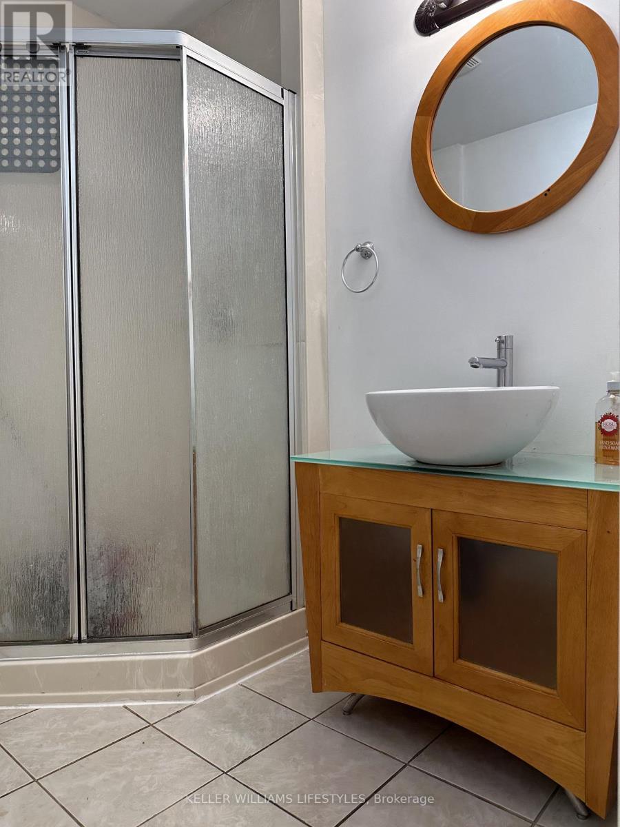 678 Oxford Street E, London East (East C), ON - Indoor Photo Showing Bathroom