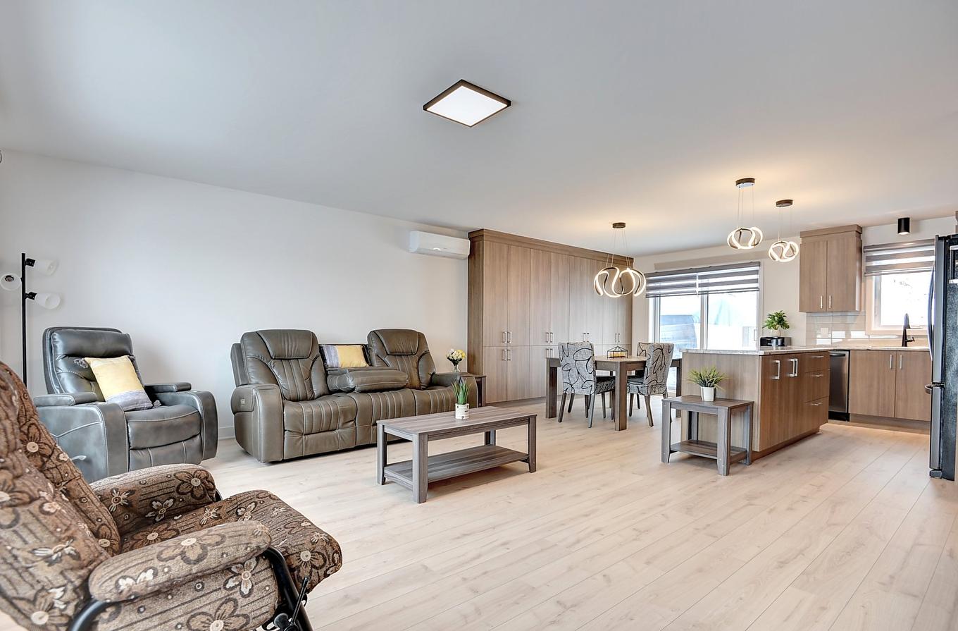Overall view - 2190 Place Des Jardins, Saint-Félix-De-Valois, QC - Indoor Photo Showing Living Room