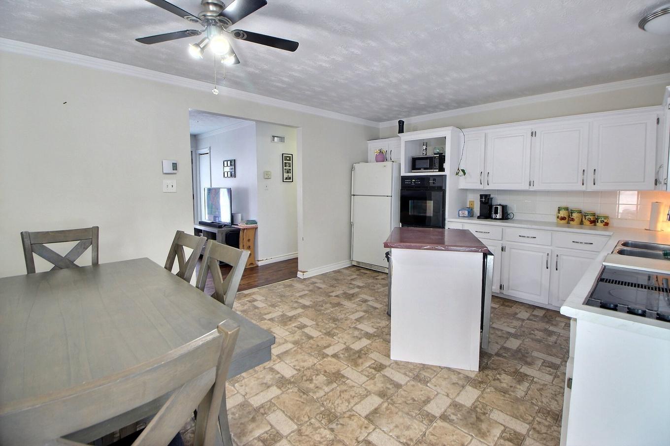 Overall view - 671 Rue Des Aulnes, Amos, QC - Indoor Photo Showing Kitchen With Double Sink