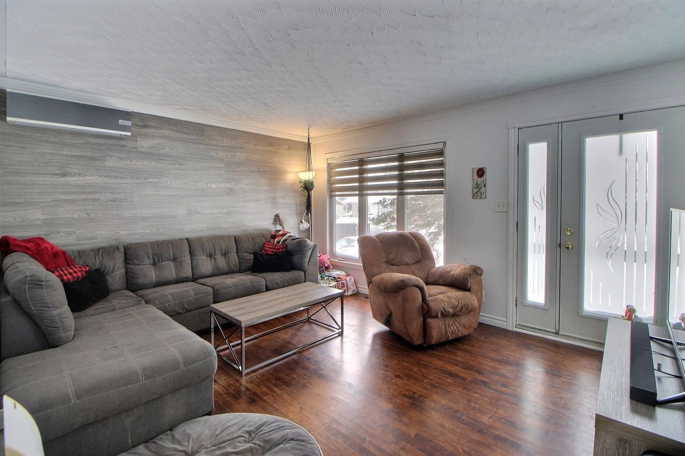 Living room - 671 Rue Des Aulnes, Amos, QC - Indoor Photo Showing Living Room