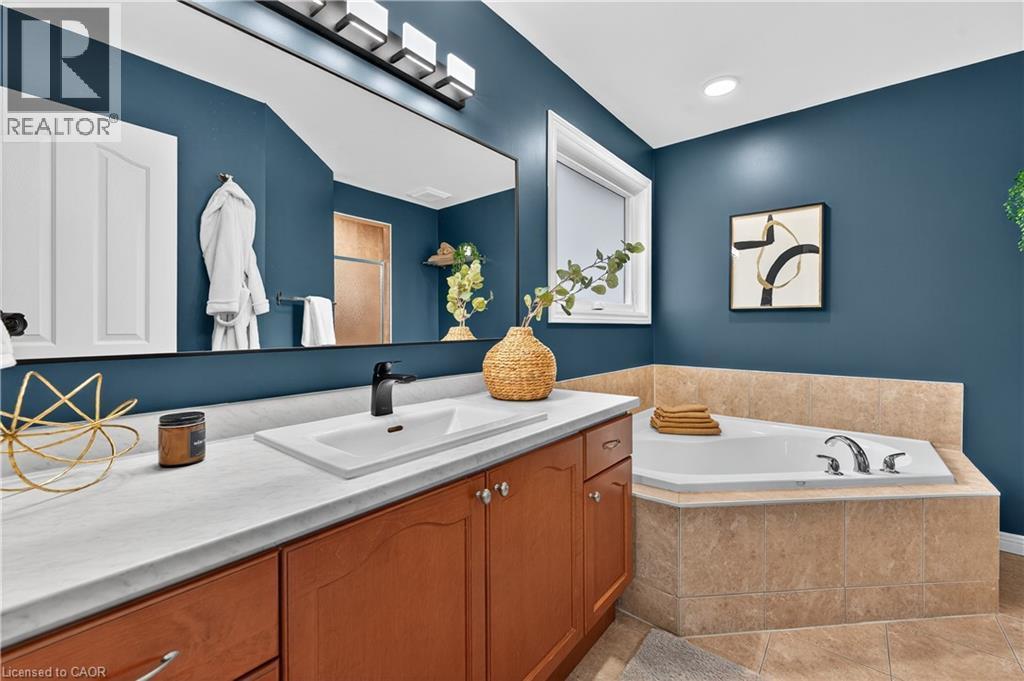 51 Hickory Crescent, Grimsby, ON - Indoor Photo Showing Bathroom