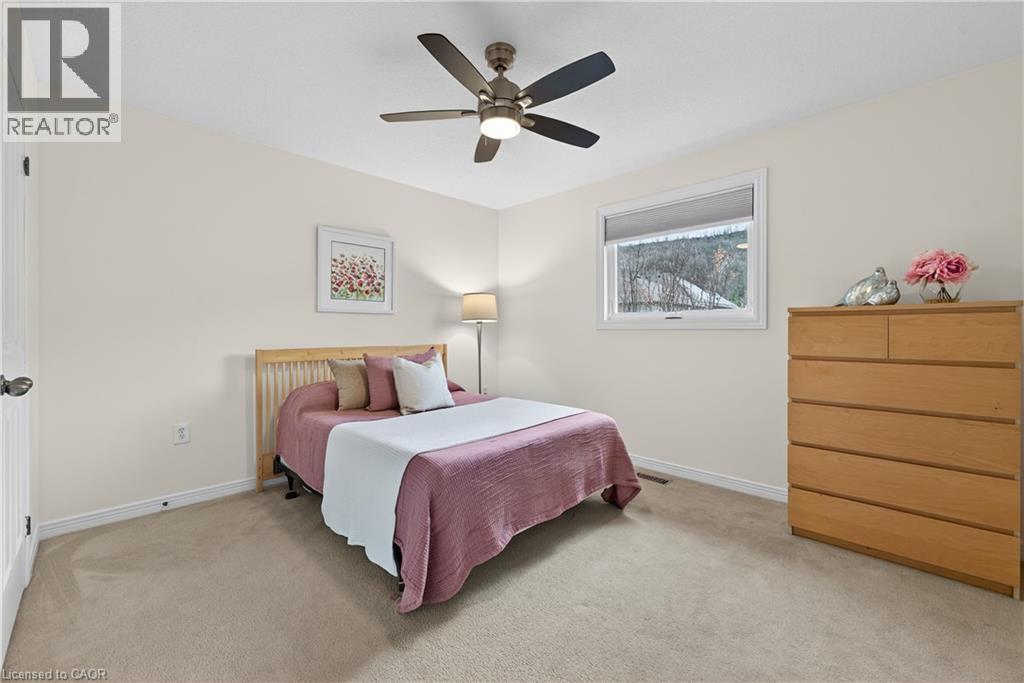 51 Hickory Crescent, Grimsby, ON - Indoor Photo Showing Bedroom