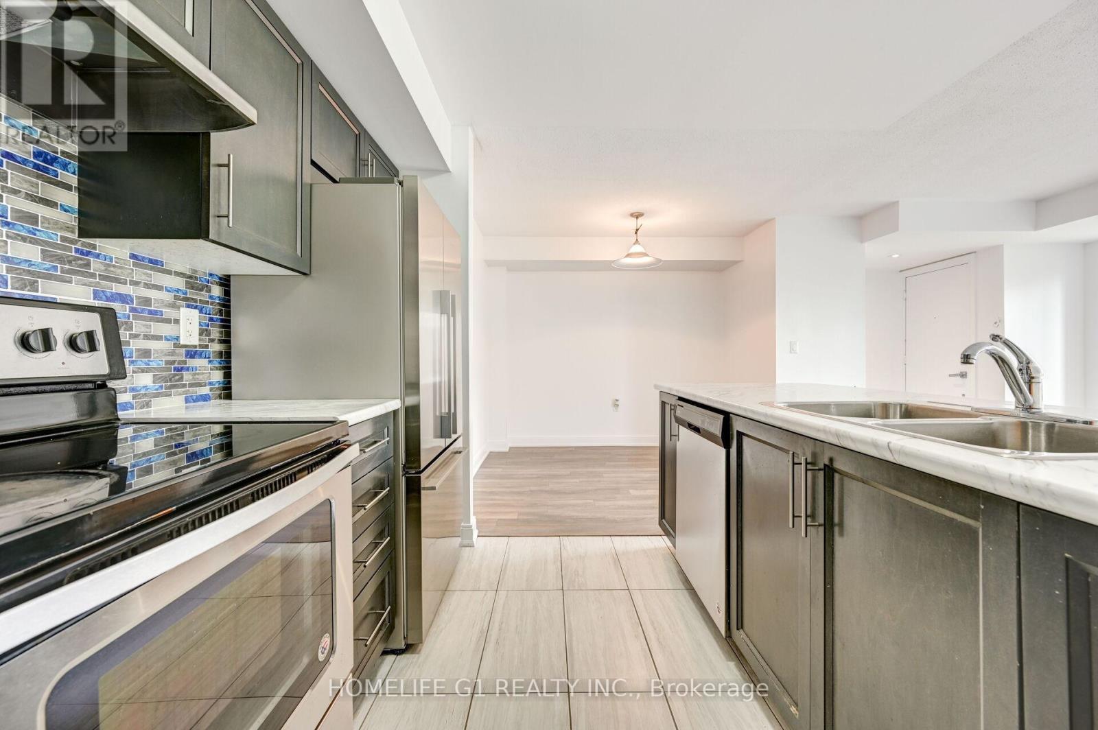 5 - 100 Dufay Road, Brampton, ON - Indoor Photo Showing Kitchen With Stainless Steel Kitchen With Double Sink