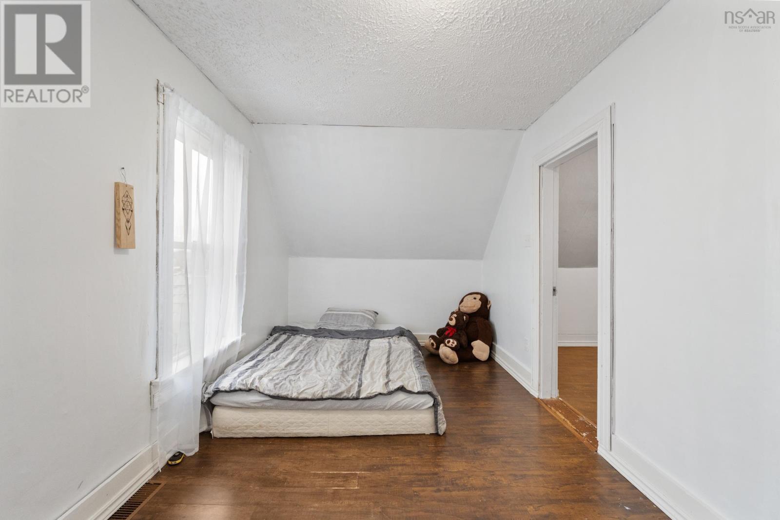 1 Whipple Street, Yarmouth, NS - Indoor Photo Showing Bedroom