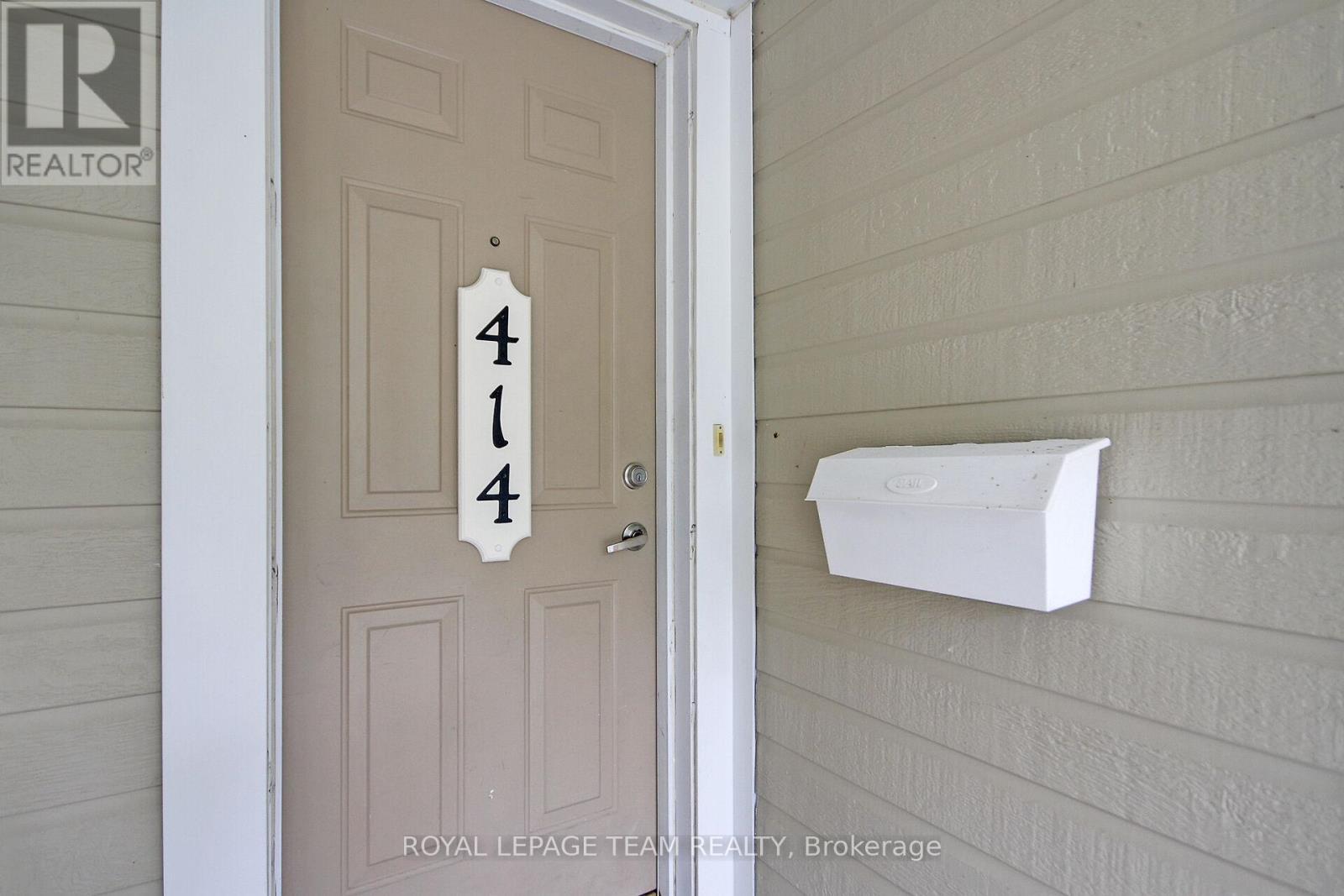 16 - 414 Hillsboro Private N, Ottawa, ON - With Exterior