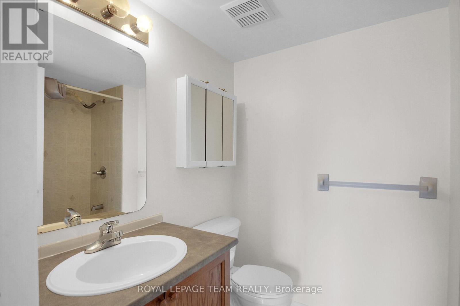 16 - 414 Hillsboro Private N, Ottawa, ON - Indoor Photo Showing Bathroom