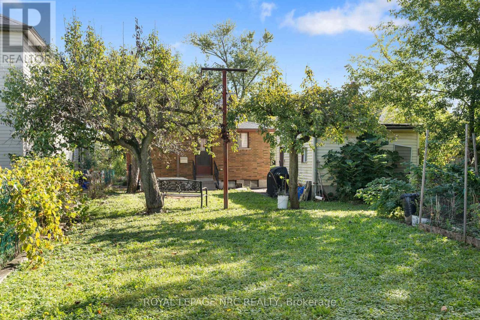 11 Cleveland Street, Thorold (Thorold Downtown), ON - Outdoor